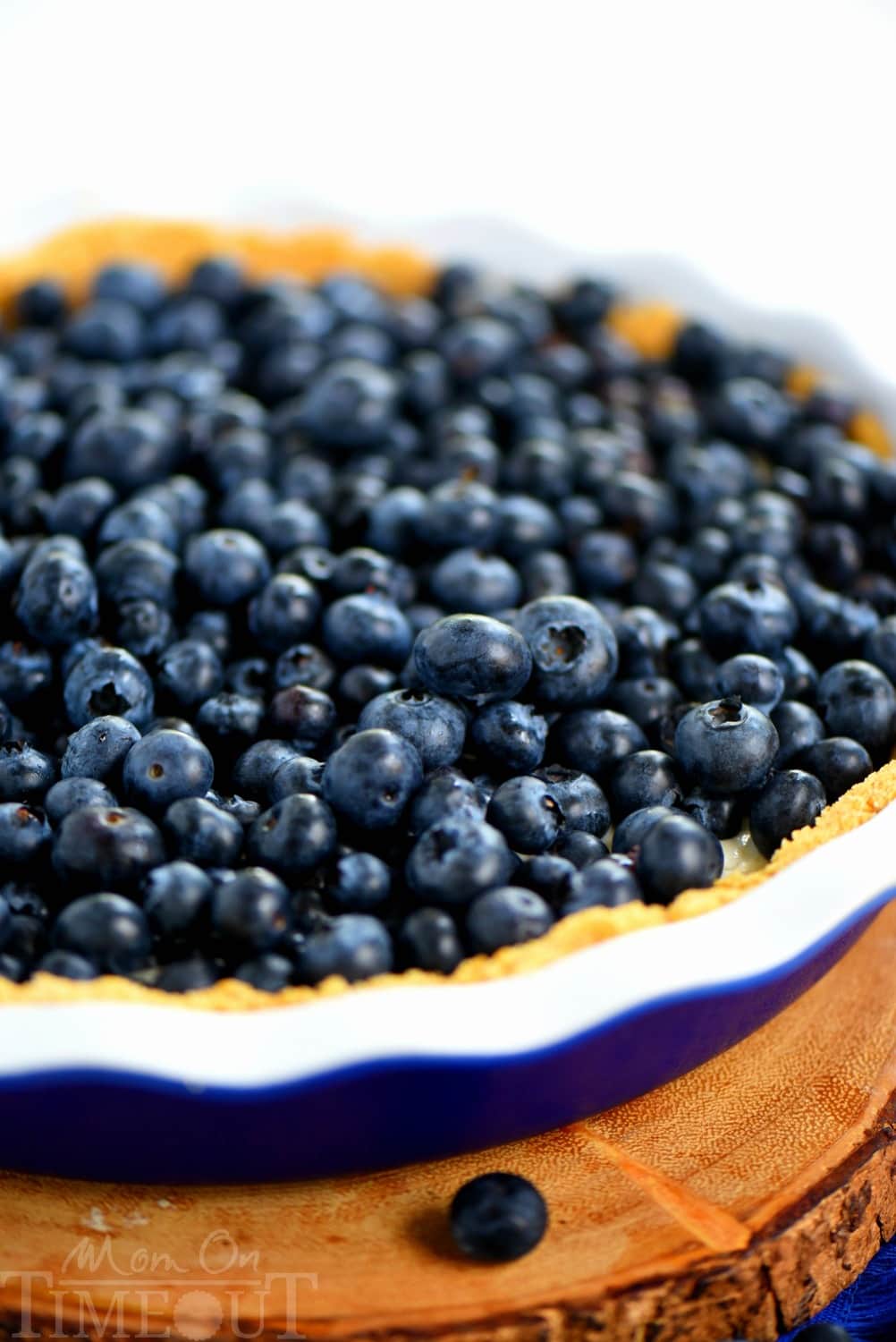 cream-pie-fresh-blueberries-whole-pie-shot