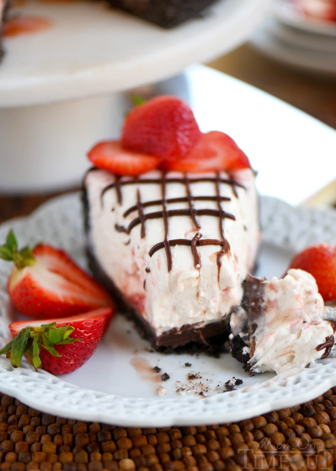 strawberry-no-bake-cheesecake-bite-plate