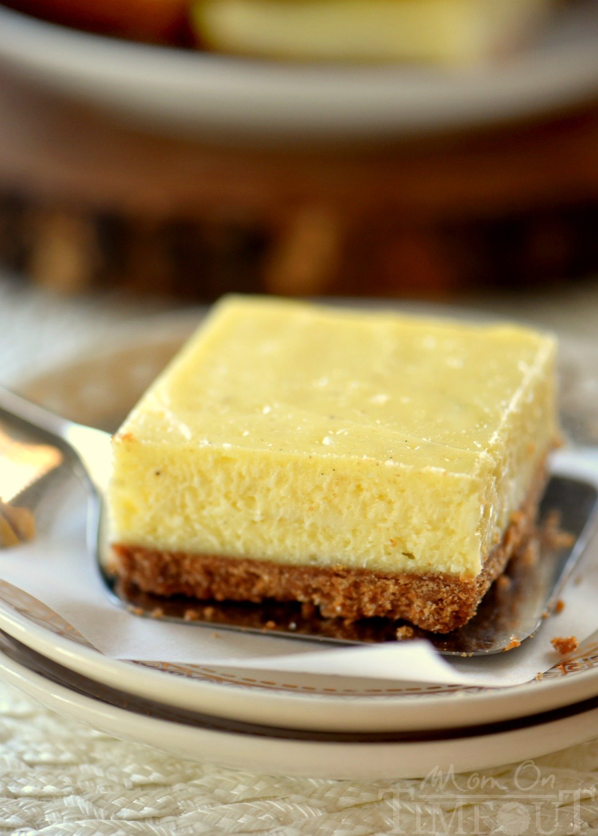 vamilla-bean-cheesecake-bars