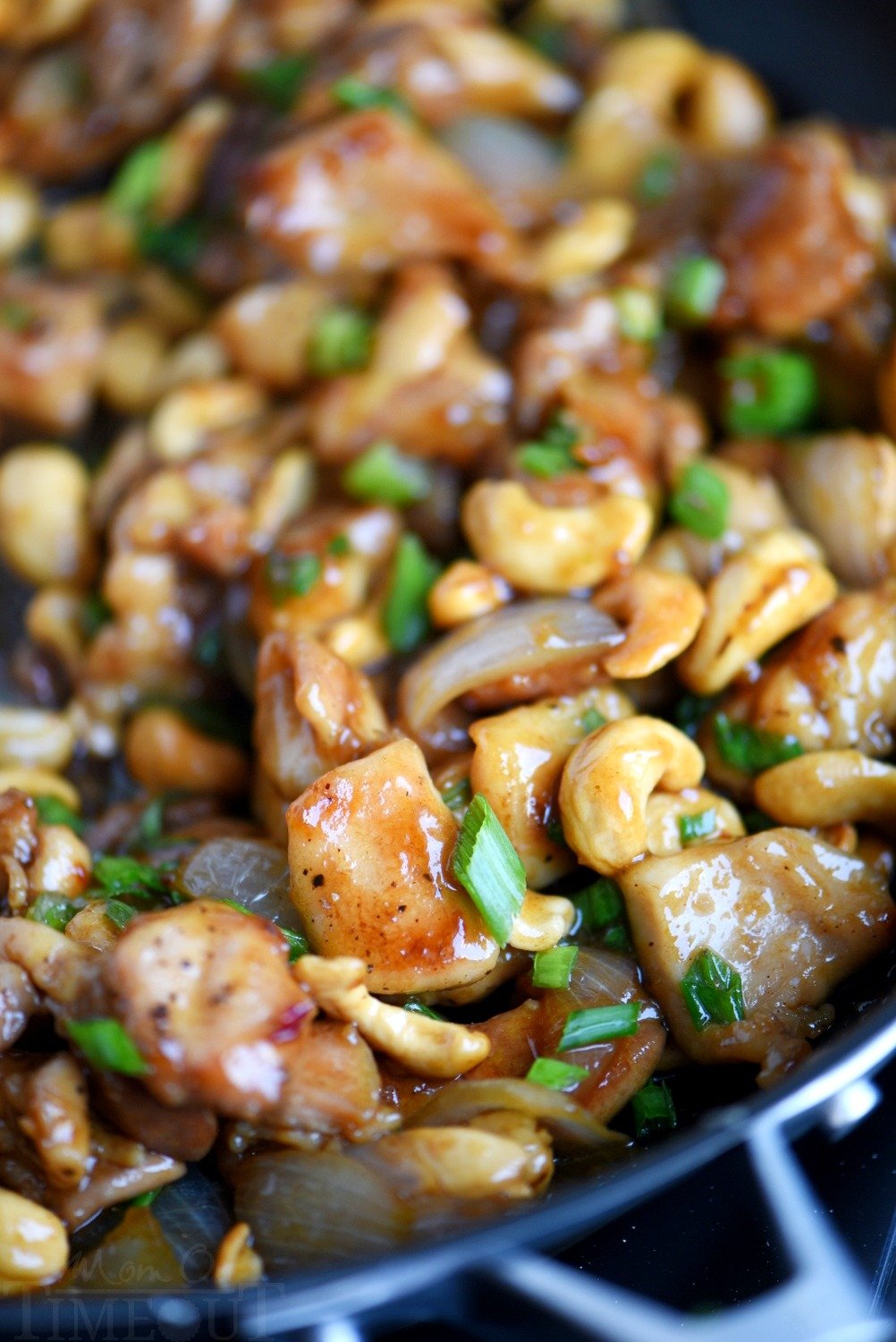 Love quick and easy dinner recipes? This one is for you! This Easy Cashew Chicken takes less than 30 minutes to make and is way better than takeout! Add it to your menu this week! // Mom On Timeout #cashewchicken #chickenrecipe #chickenrecipes #chicken #chinese #dinner #easydinner #takeout stir fry cashew chicken in skillet