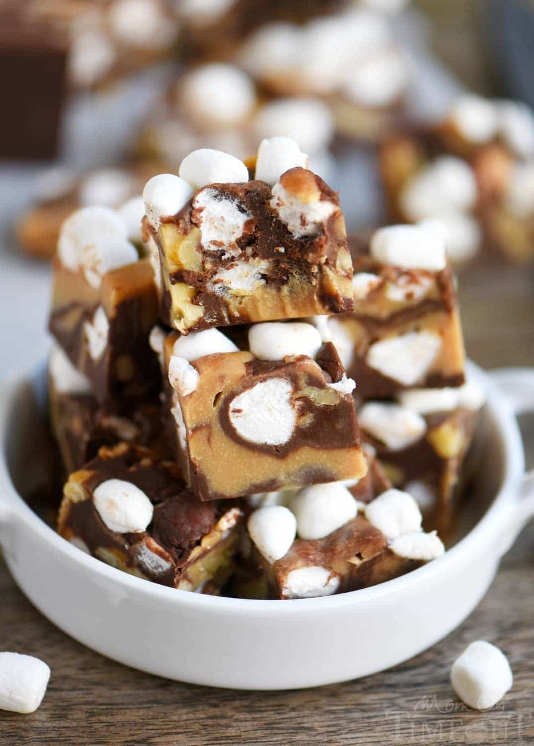 This easy, 5 Minute Peanut Butter Rocky Road Fudge is guaranteed to be a hit with the peanut butter lovers in your life! So easy to make and no candy thermometer needed! Great for the holidays and makes a lovely gift too! // Mom On Timeout