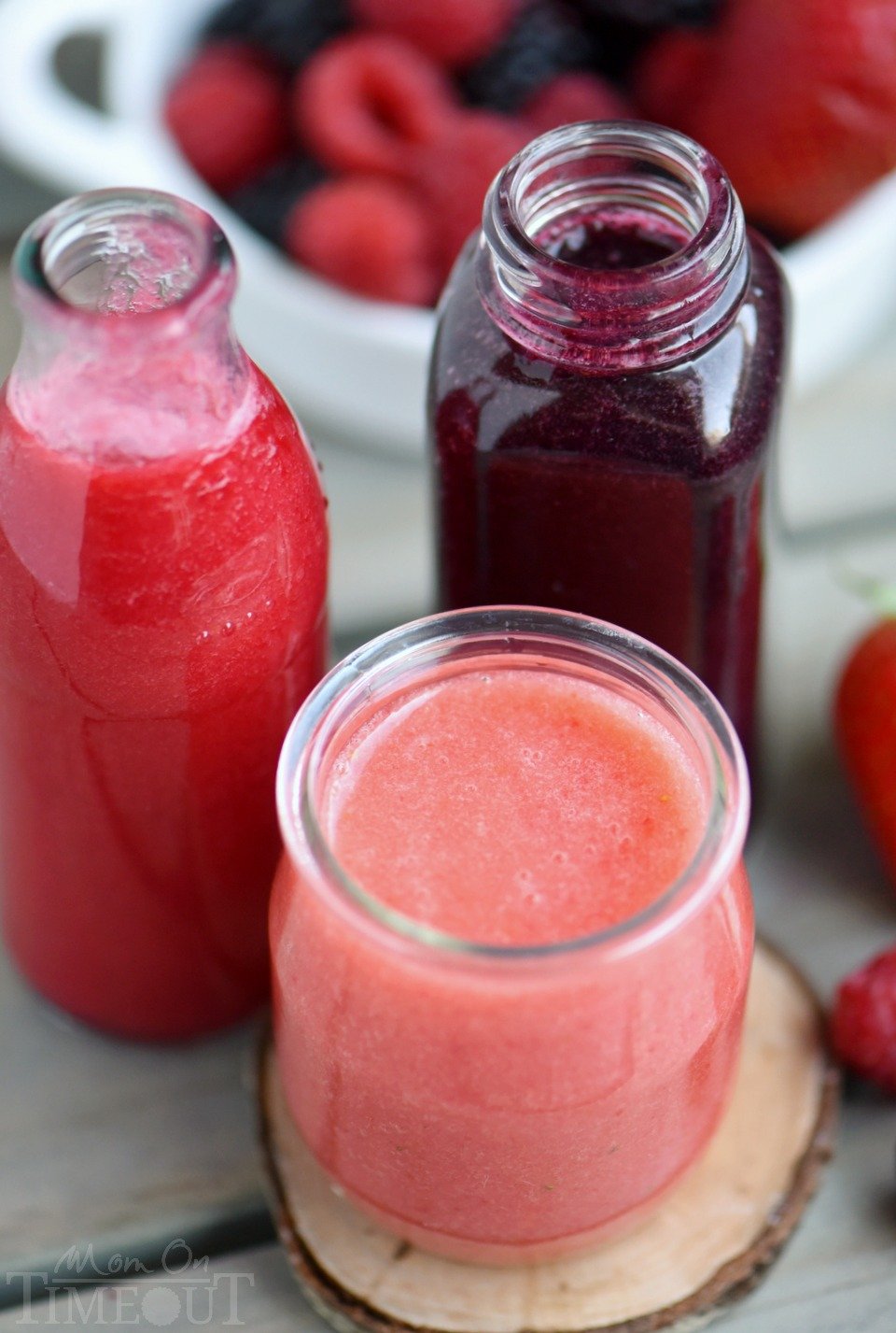 This Berry Champagne Punch is the perfect way to kick off New Year's Eve! This punch is super easy to prepare and is made with fresh berries and champagne or sparkling wine. Perfect for Easter brunch and Mother's Day too! // Mom On Timeout