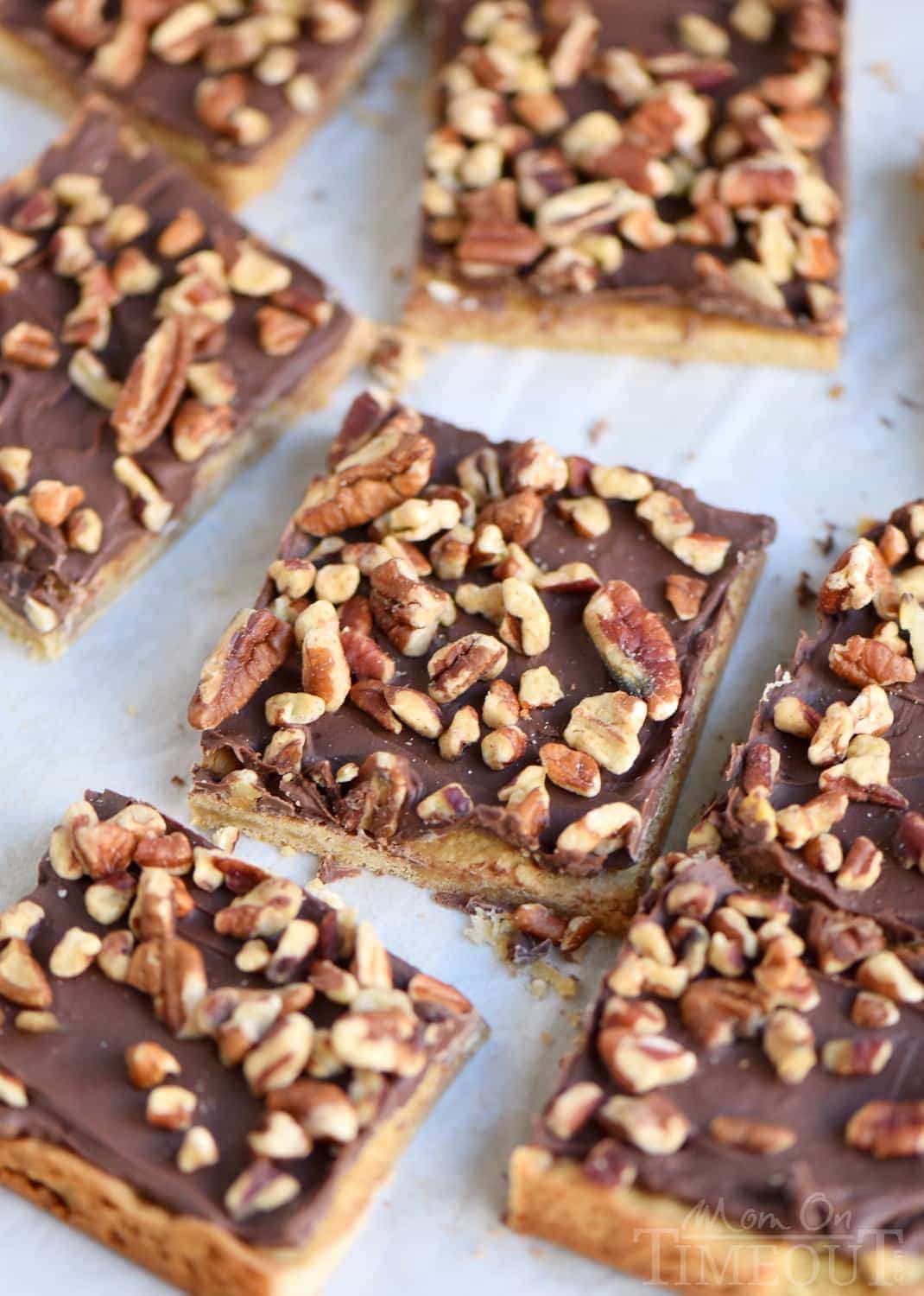 You’re going to go crazy for these Easy Toffee Bars! Simply delicious cookie bars topped with milk chocolate and pecans! Just fantastic! // Mom On Timeout