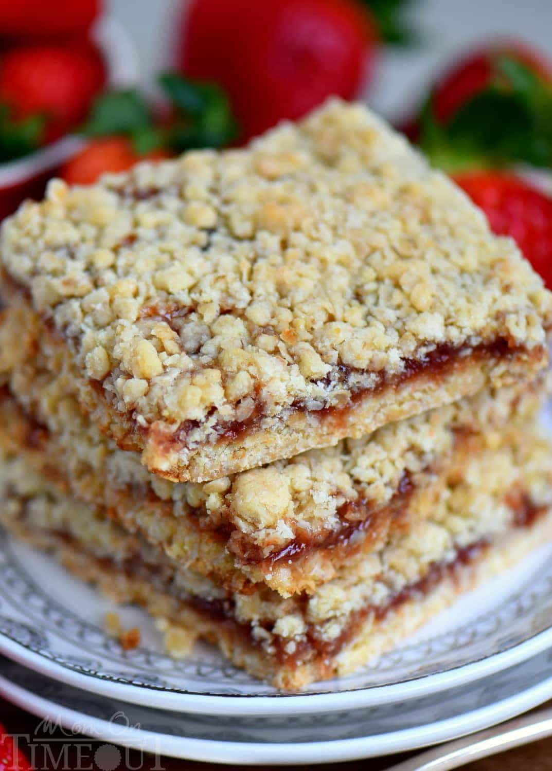 Dessert has never been easier or more delicious than with these 4 Ingredient Strawberry Oat Crumb Bars! Serve warm with ice cream for an exceptionally delicious treat! // Mom On Timeout