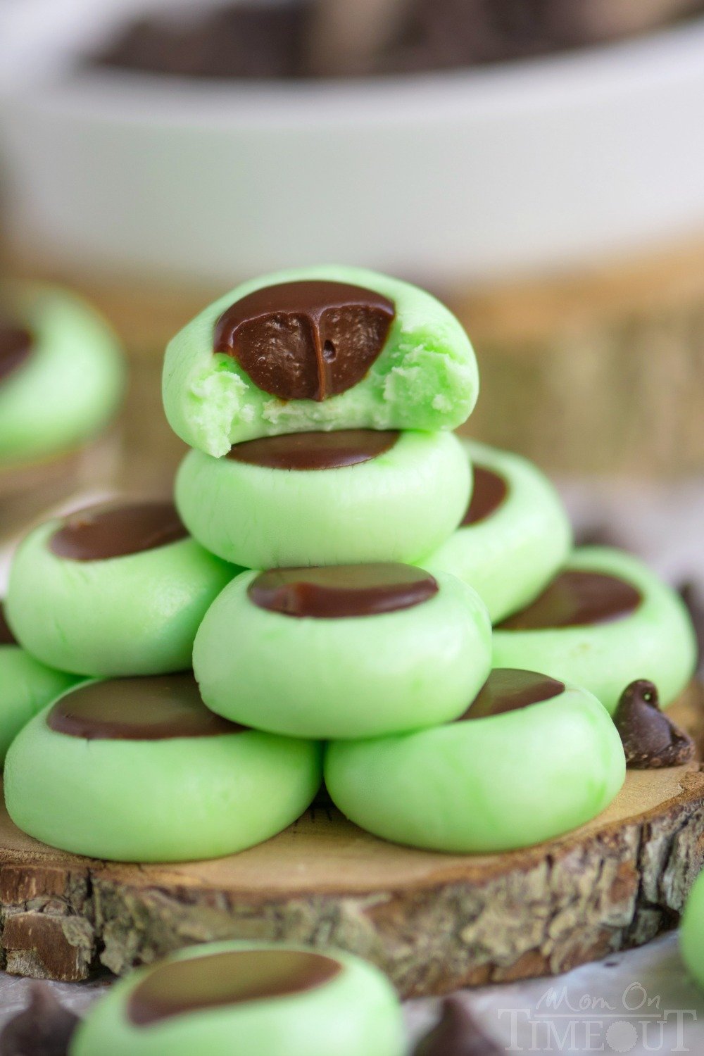 These Chocolate Mint Cream Cheese Buttons are perfect for all occasions! Lovely mint flavored cream cheese mints filled with a decadent chocolate ganache. Guaranteed to be a hit with your chocolate and mint loving friends and family! // Mom On Timeout