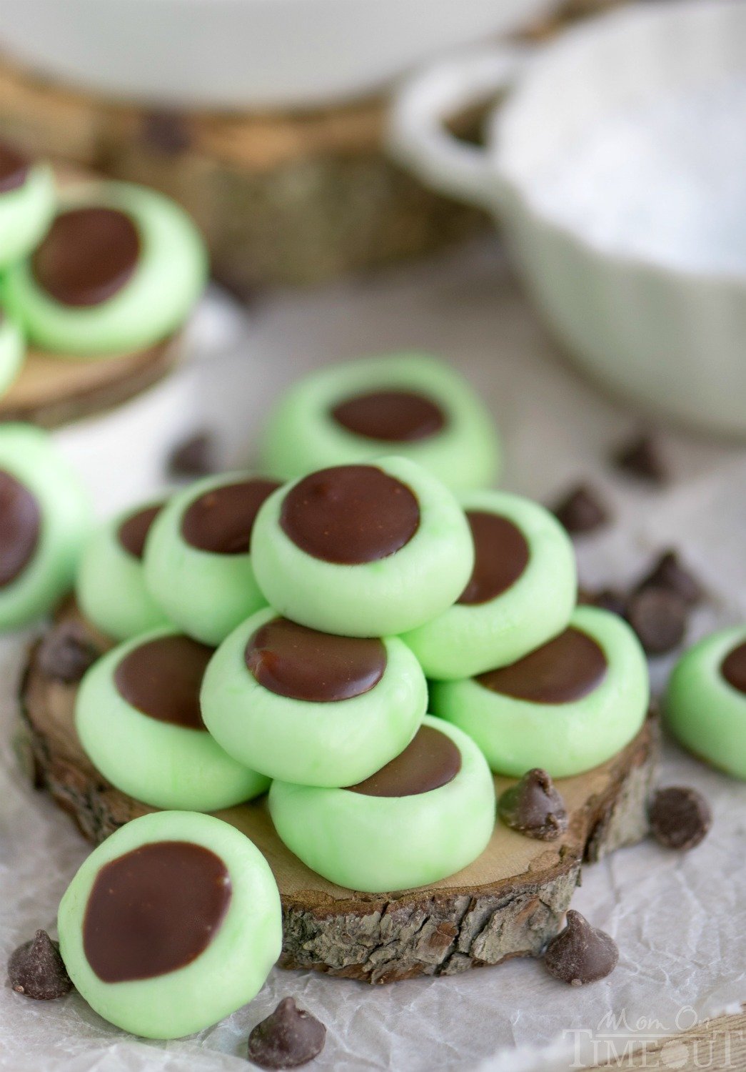 These Chocolate Mint Cream Cheese Buttons are perfect for all occasions! Lovely mint flavored cream cheese mints filled with a decadent chocolate ganache. Guaranteed to be a hit with your chocolate and mint loving friends and family! // Mom On Timeout