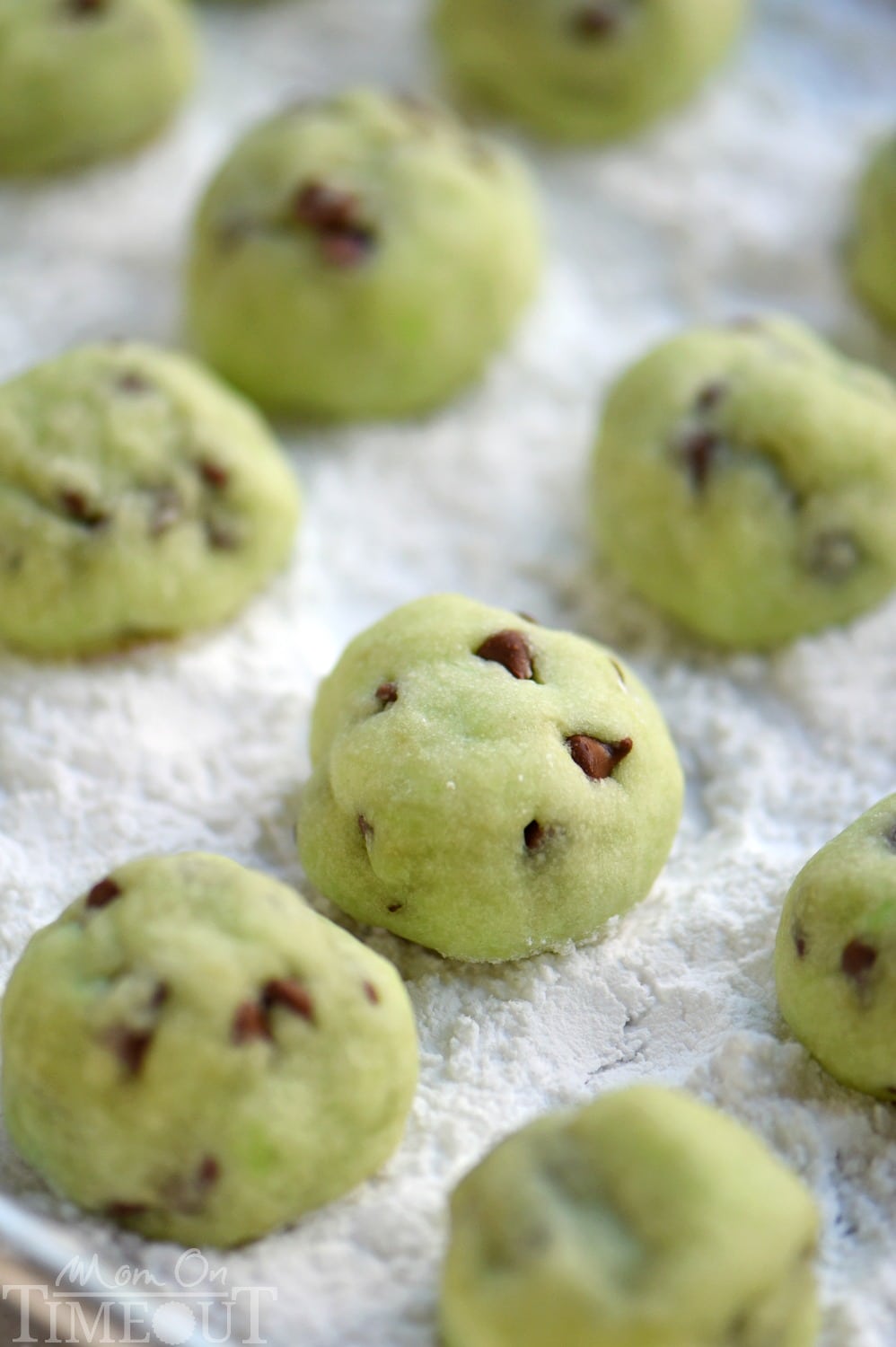 Christmas Snowball Cookies With Chocolate Chips Christmas Snowball Cookies With Chocolate Chips