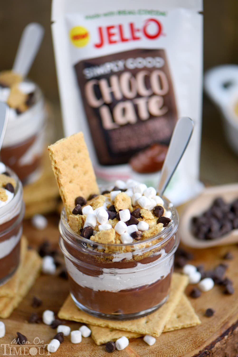 Welcome to your new favorite treat! These S'mores Pudding Parfaits are the perfect easy dessert made with new JELL-O SIMPLY GOOD pudding mix! Simple, sweet goodness that is impossible to resist! // Mom On Timeout #ad