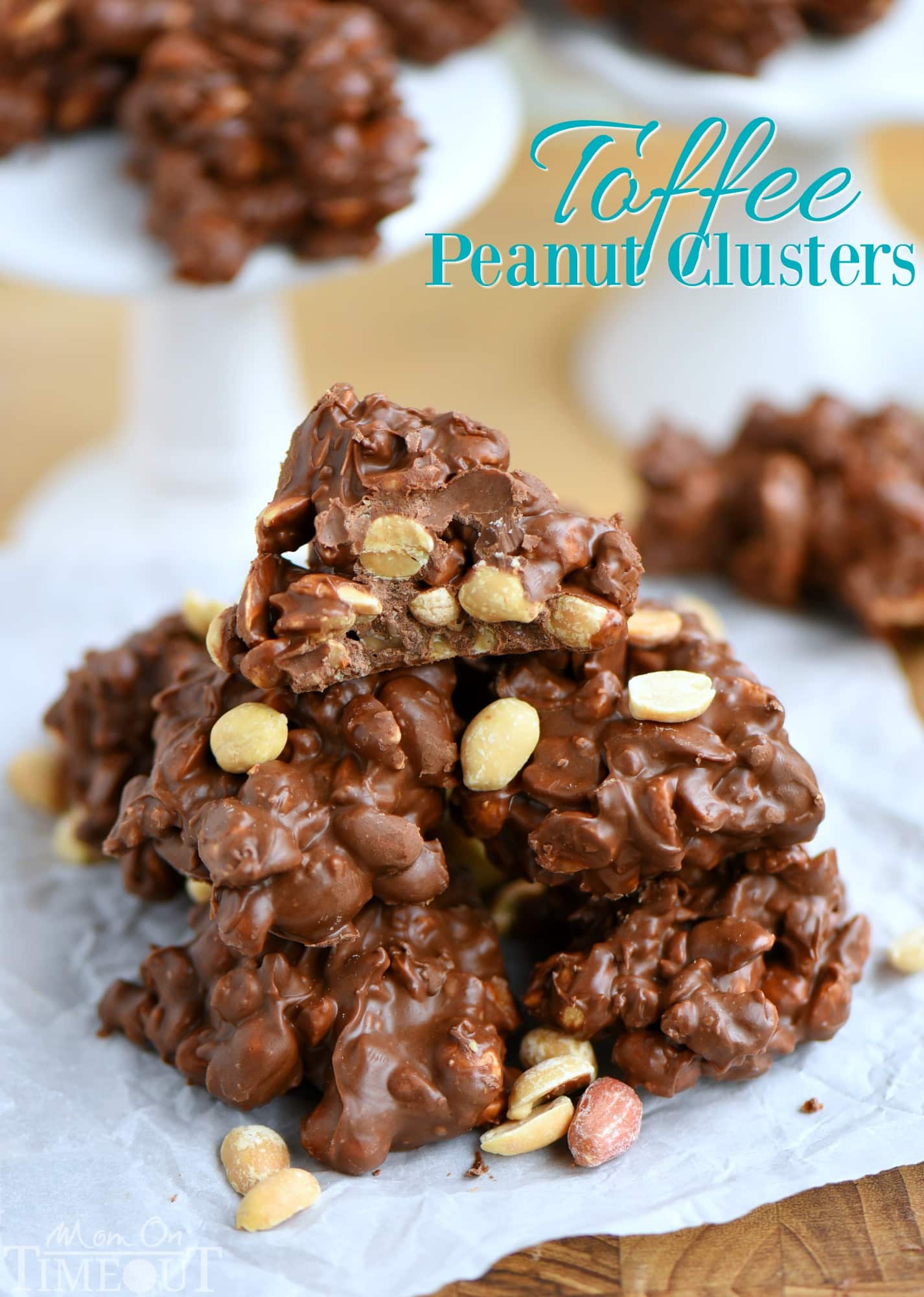 These Toffee Peanut Clusters are made in the microwave and use only FIVE ingredients! A simple, delicious, easy candy recipe that everyone will enjoy! Great for gifts! // Mom On Timeout