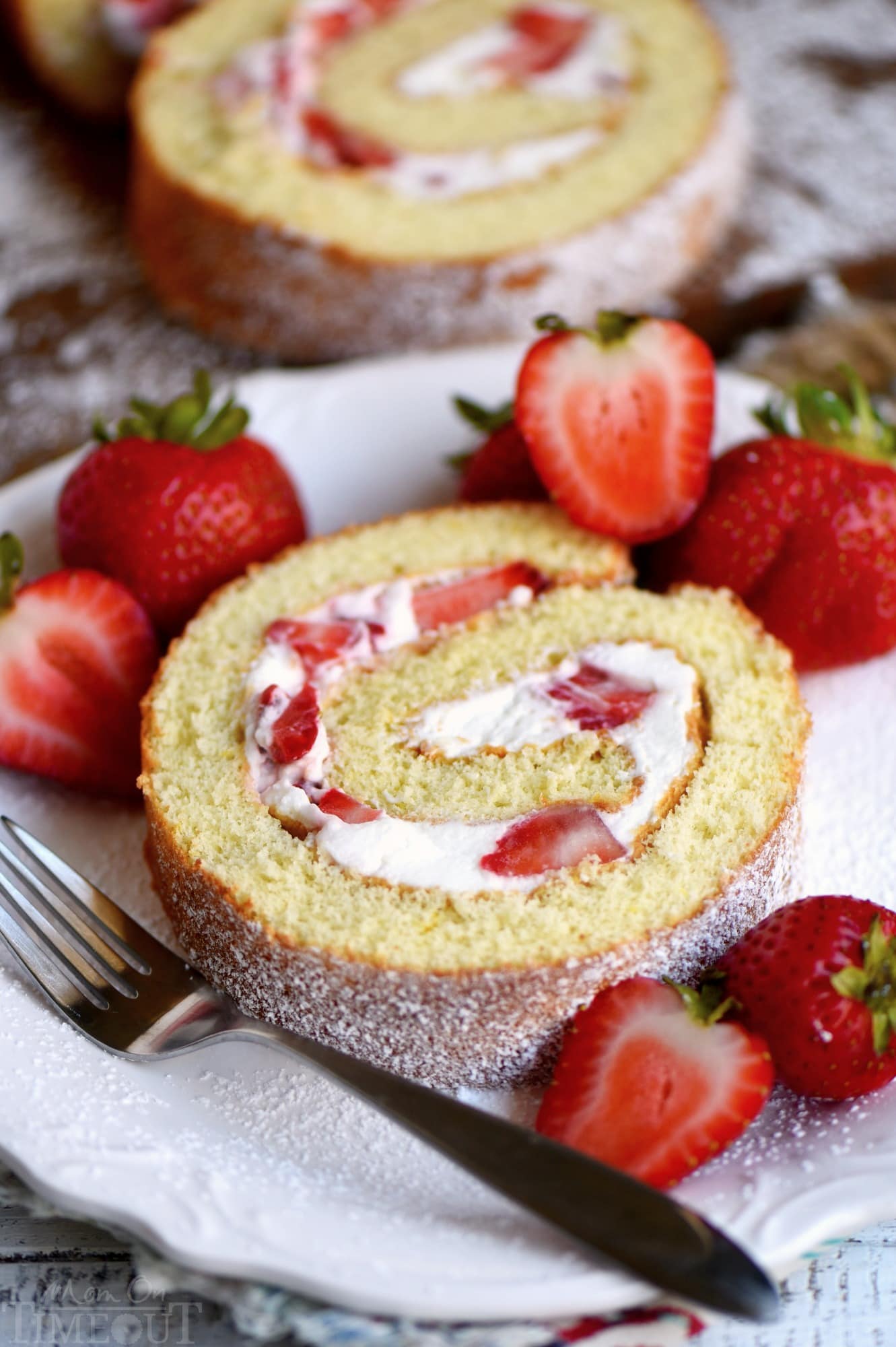 strawberry-shortcake-roulade-slice-on-plate