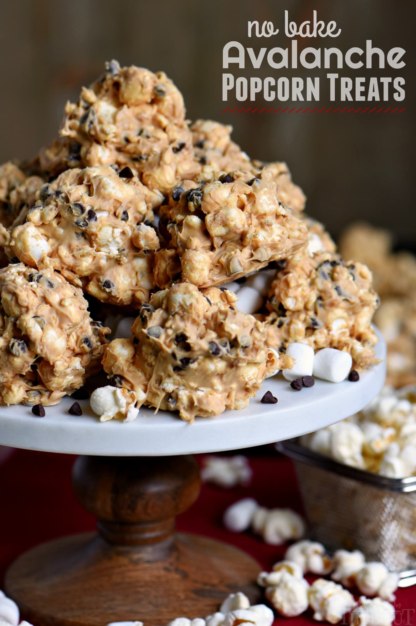 No Bake Avalanche Popcorn Treats are a must-make for the holiday season! Peanut butter, popcorn, marshmallows and chocolate chips combine for an easy, no bake treat that everyone will love! // Mom On Timeout #ad @FritoLay #mingleinabox #sweepstakes