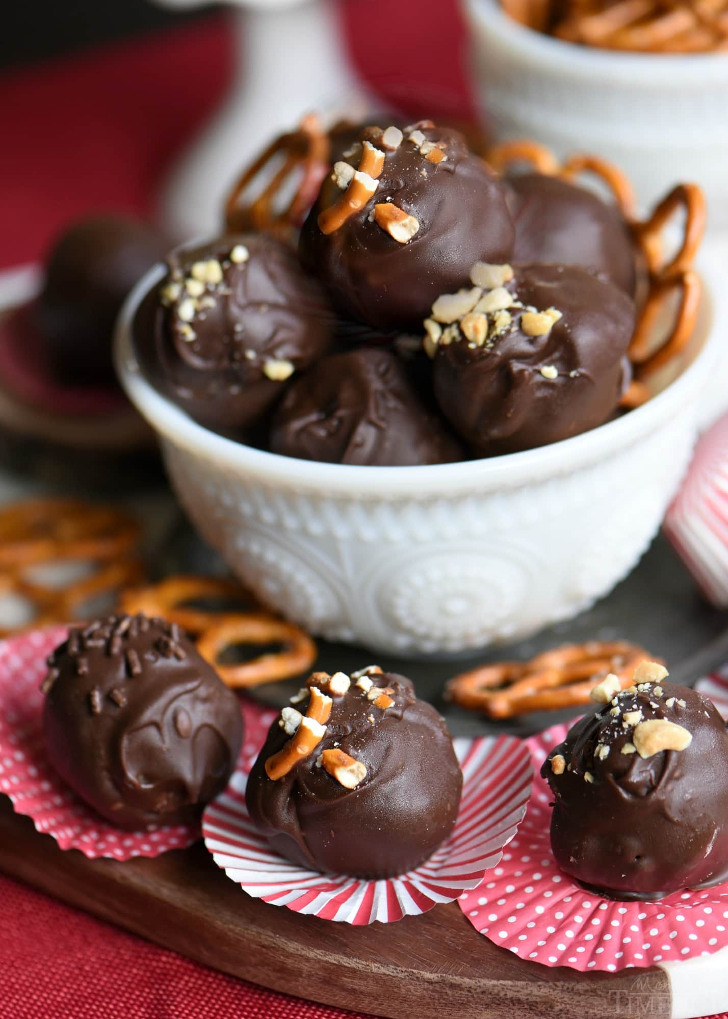 It's not a party without these easy Peanut Butter Pretzel Truffles! Extra creamy and delicious and loaded with peanut butter, chocolate chips, and pretzels! The ultimate sweet and salty combination! // Mom On Timeout #peanutbutter #pretzel #chocolate #candy #truffle #recipe 