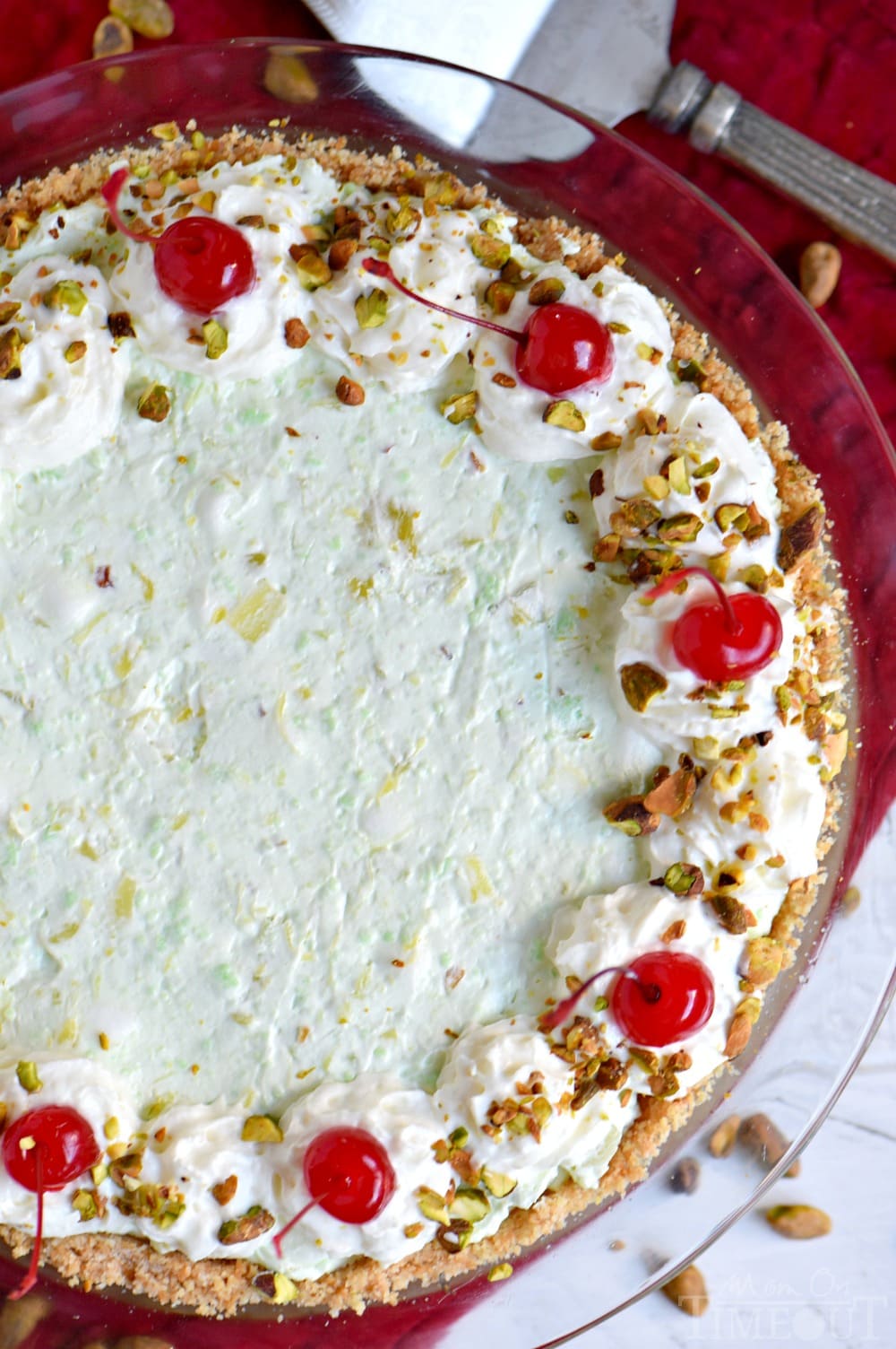 This easy Pistachio Pie recipe is a going to be hit with friends and family this holiday season! Extra creamy and completely irresisitble, this easy pie recipe takes just minutes to prepare! // Mom On Timeout