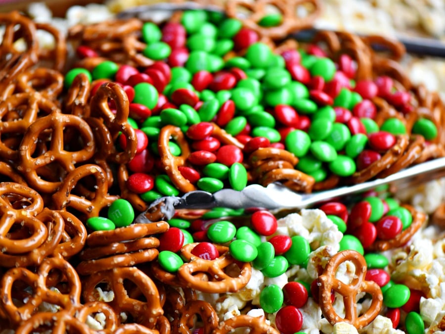 This wonderfully festive Christmas Snack Mix is the perfect easy treat all winter long! Both sweet and salty, this holiday snack mix is great for Christmas, movie nights, parties, gifts and so much more! // Mom On Timeout 