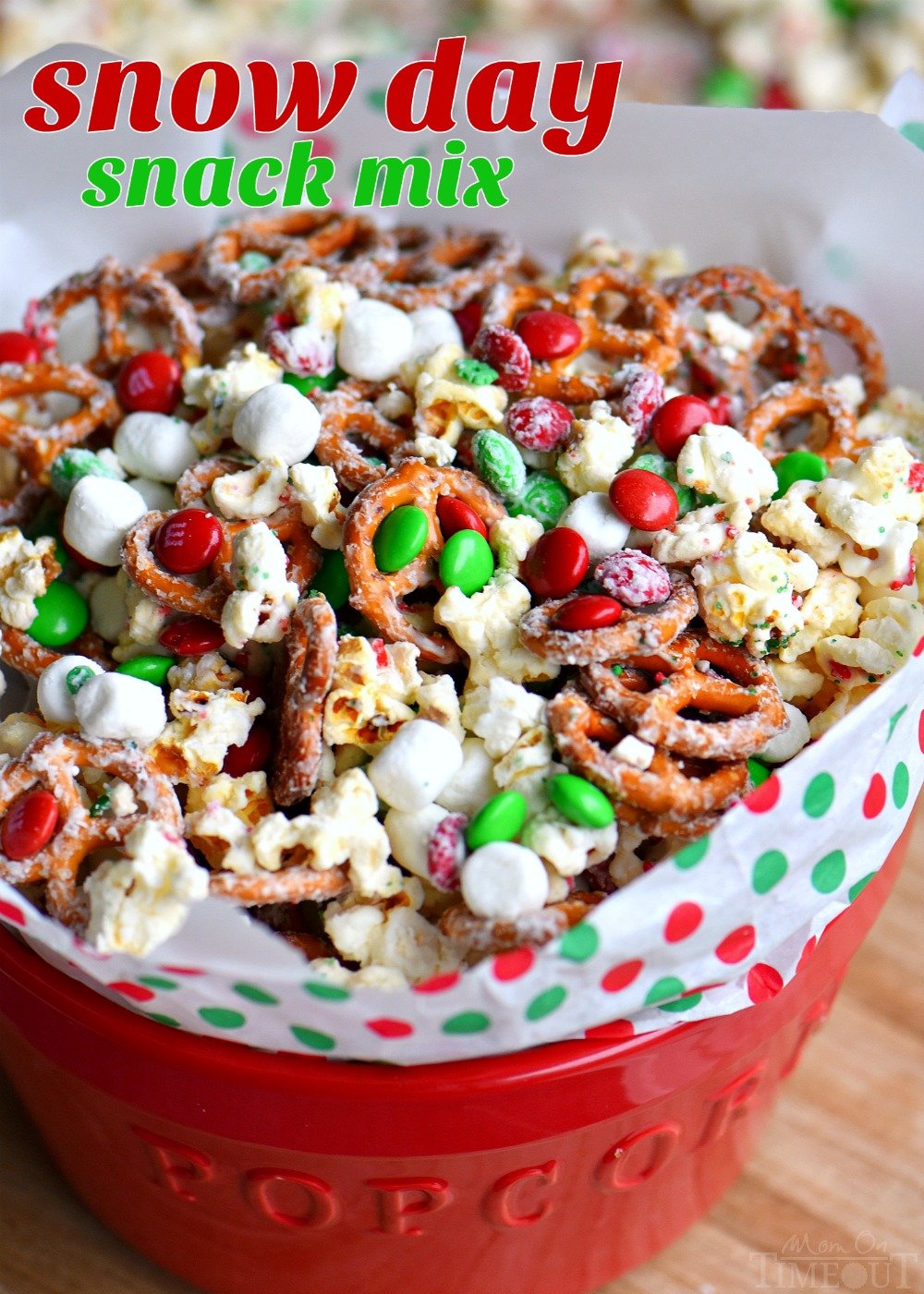 This wonderfully festive Snow Day Snack Mix is the perfect easy treat all winter long! Both sweet and salty, this holiday snack mix is great for Christmas, movie nights, parties, gifts and so much more! // Mom On Timeout #christmas #dessert #snack #pretzels #marshmallows #redandgreen #momontimeout