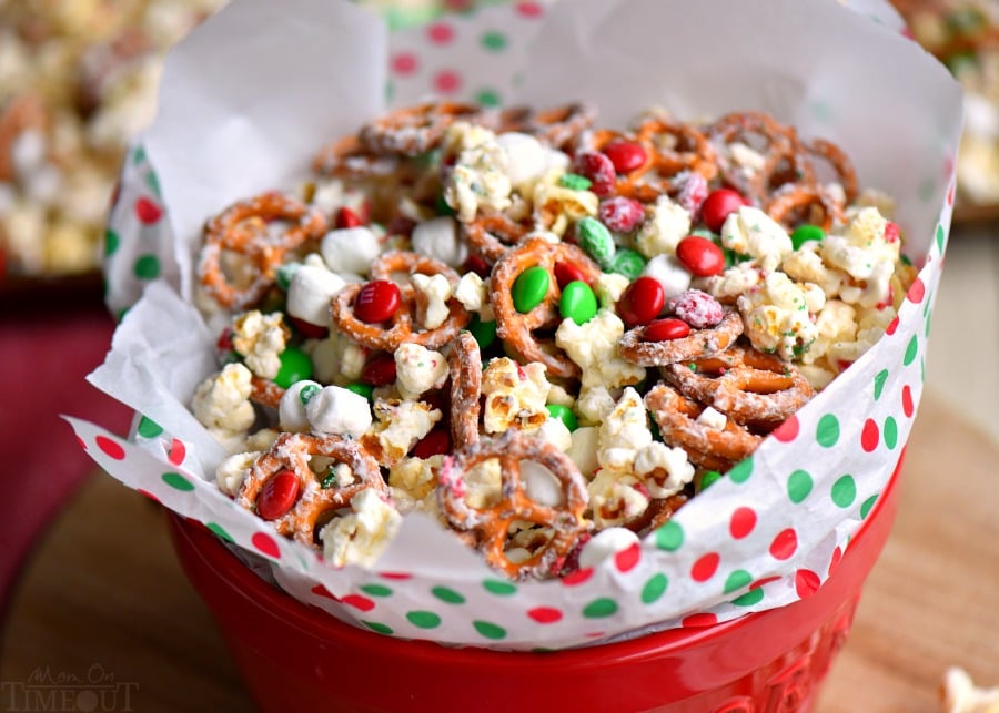 This delicious Snow Day Snack Mix is the perfect easy treat all winter long! Both sweet and salty, this holiday snack mix is great for Christmas, movie nights, parties, gifts and so much more!