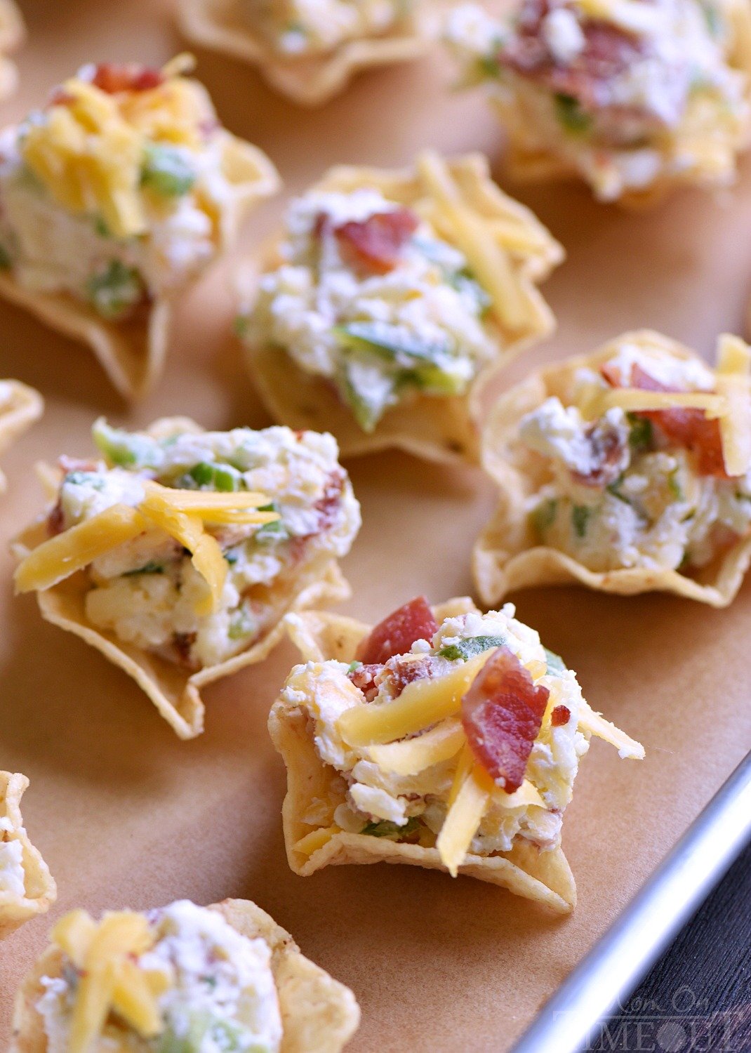 Easy Jalapeño Popper Bites are sure to be the hit of your party! This extra delicious appetizer is creamy, cheesy, spicy, bite-sized and did I mention loaded with bacon?? Make as many or few as you like!