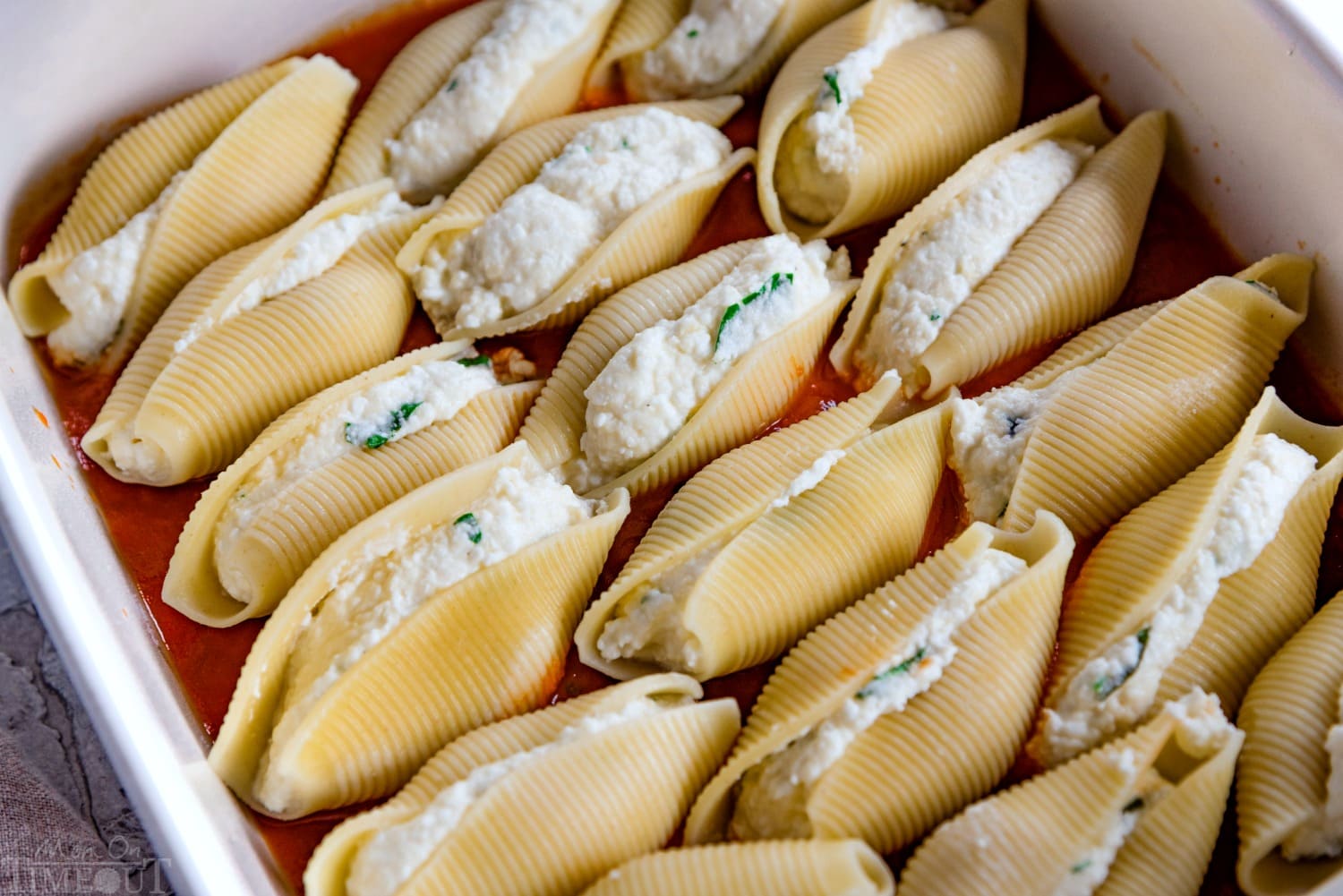 shells-stuffed-with-filling-in-marinara