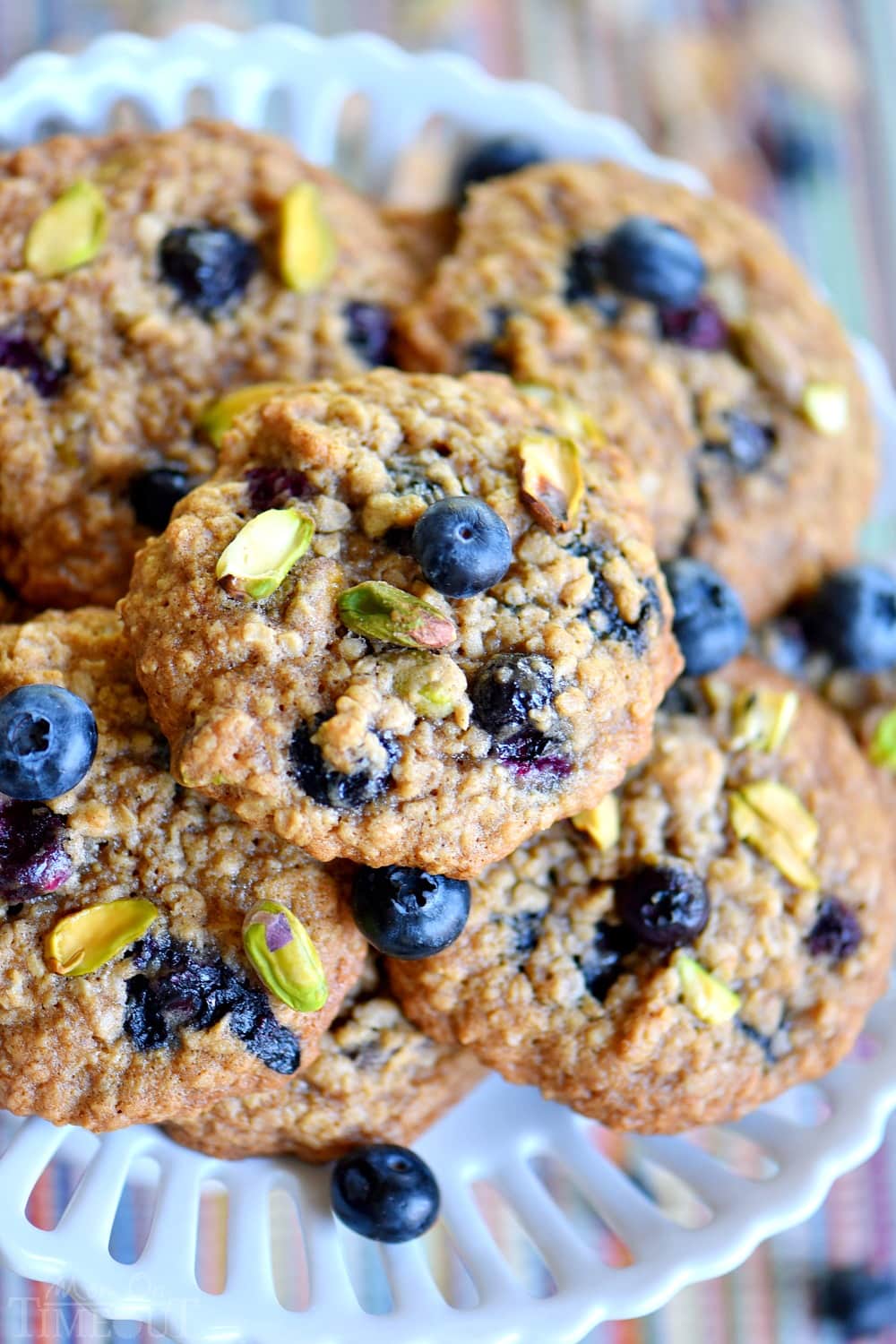 easy-blueberry-pistachio-oatmeal-cookies