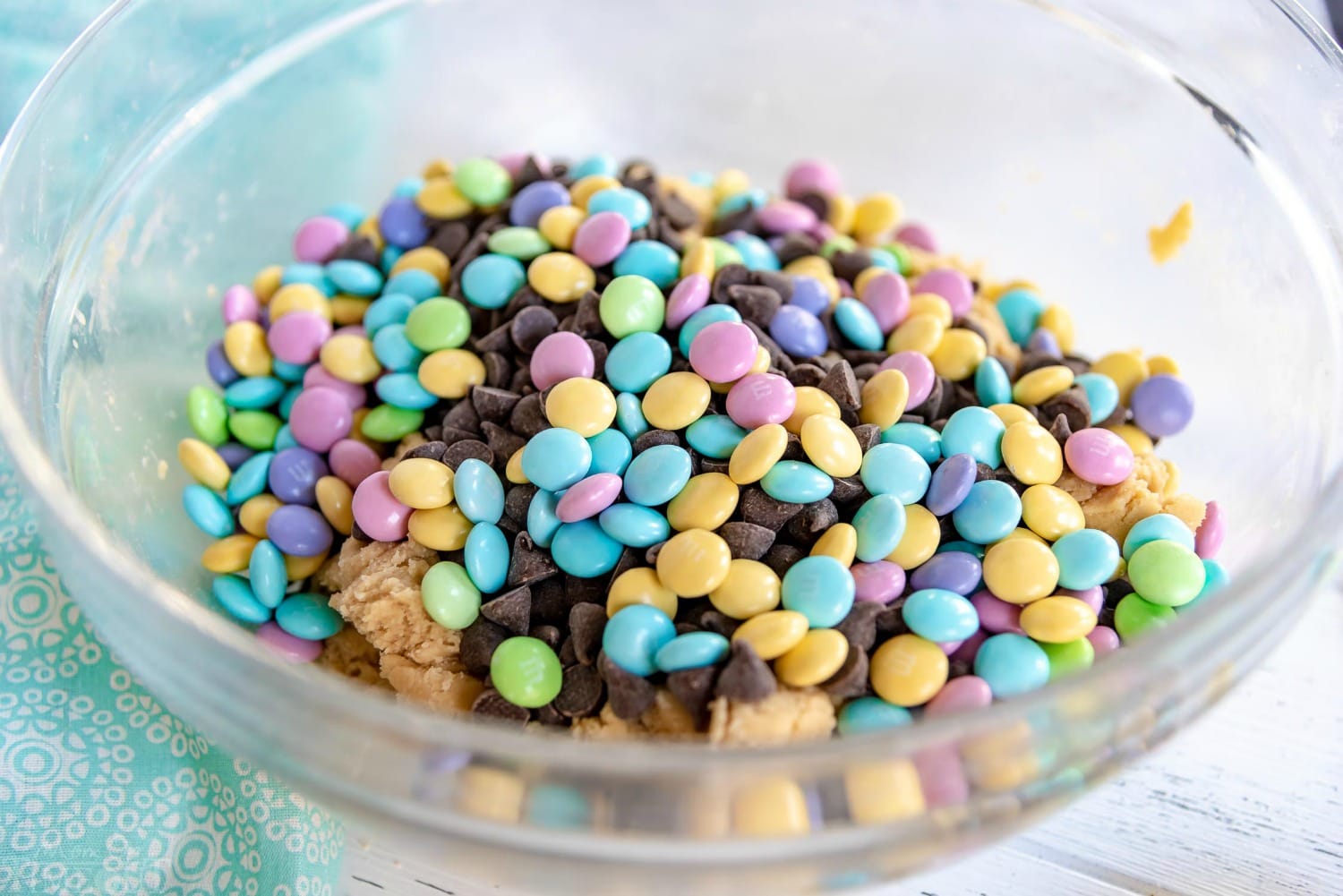 chocolate-chip-cookies-ingredients-in-bowl