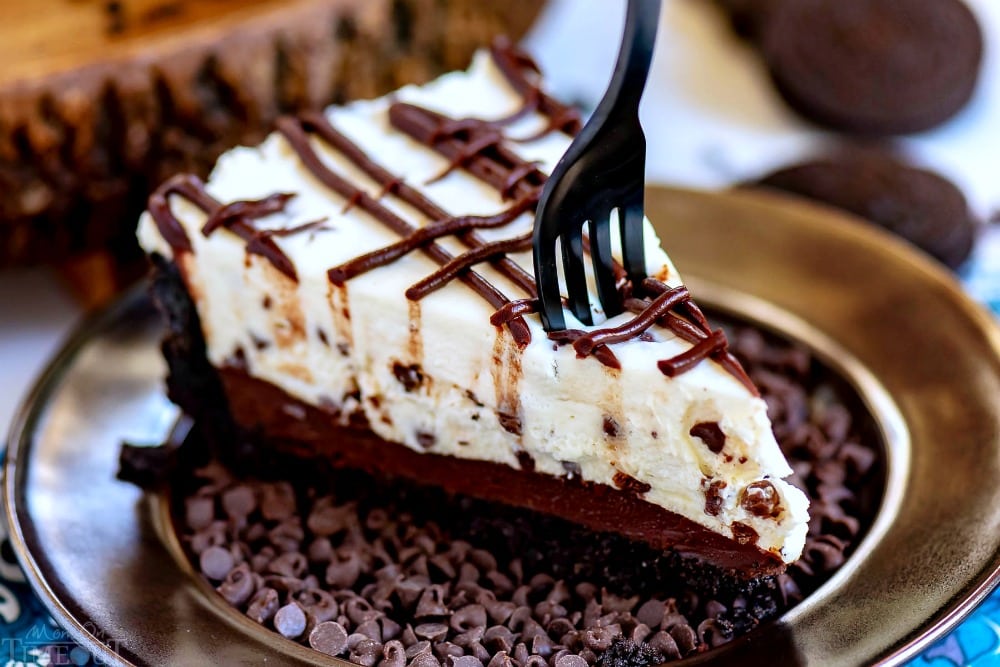 no-bake-chocolate-chip-cheesecake-slice-on-plate-with-fork-blog