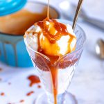 caramel-sauce-recipe-with-vanilla-ice-cream-in-dish