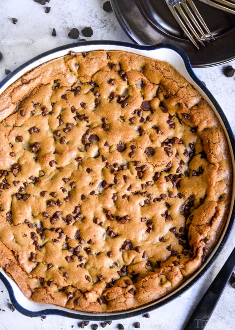 Chocolate Chip Skillet Cookie aka pizookie top down