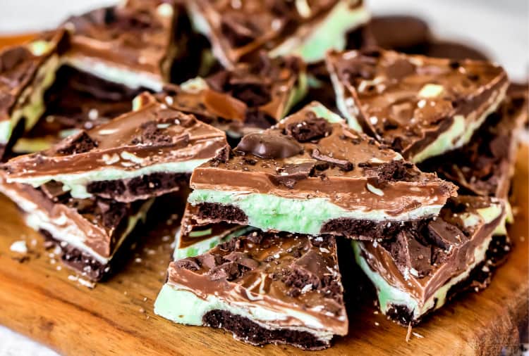 This delicious Mint Chocolate Bark couldn't be easier to make and it tastes like a DREAM! The perfect little treat to whip up for the holidays or just because! 5 minutes and 5 ingredients are all you need! // Mom On Timeout #mintchocolatebark #mintchocolate #mint #barkrecipe #StPatricksDay #Christmas #holidays #easy #nobake #chocolate easy mint chocolate bark recipe