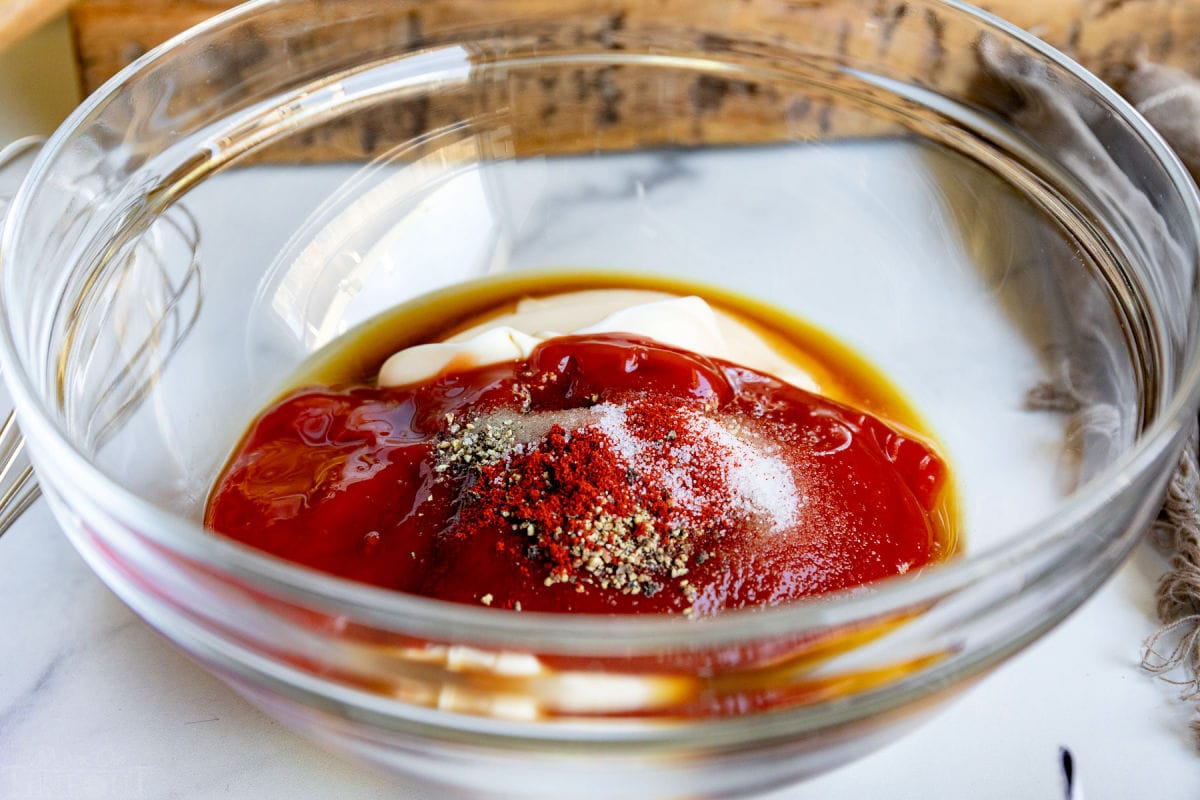 fry sauce recipe ingredients in large glass bowl.